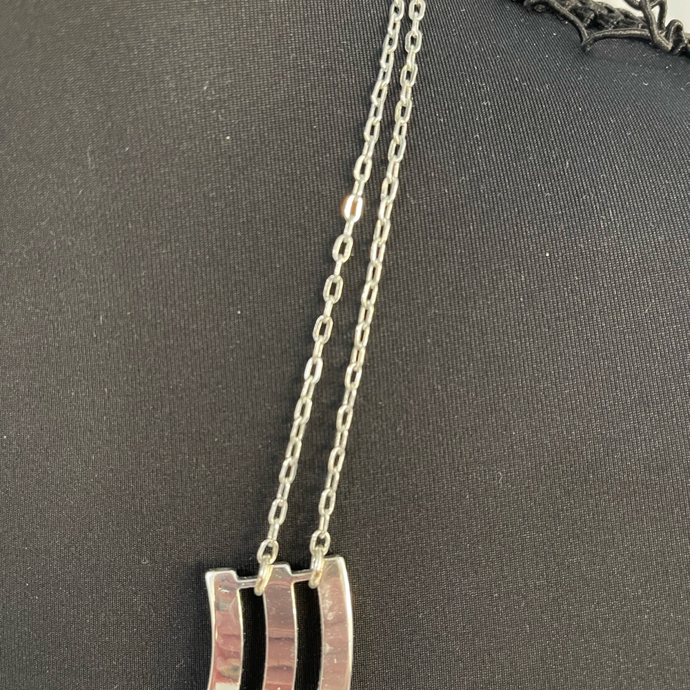Elegant Silver Necklace - Picture 2 of 3